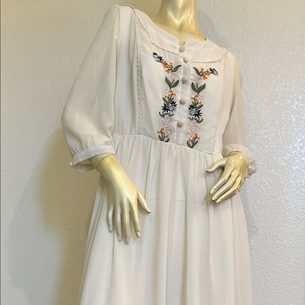 SHNN GUO GUO - Embroidered Flower White Maxi Dress - Size XL (Asian)